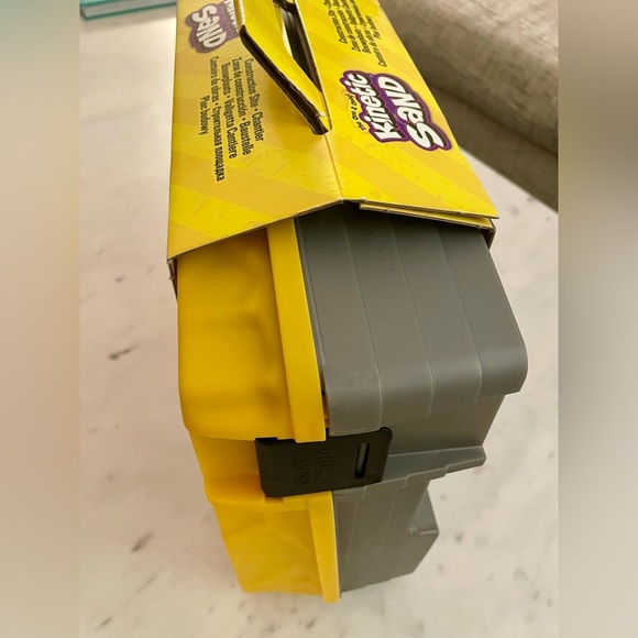 NWT Kinetic Sand Construction Site Folding Sandbox with Toy Truck - Picture 4 of 12